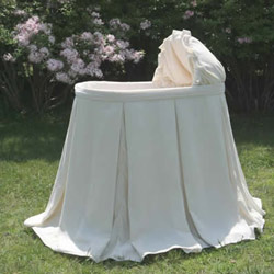 Verona Velvet Bassinet